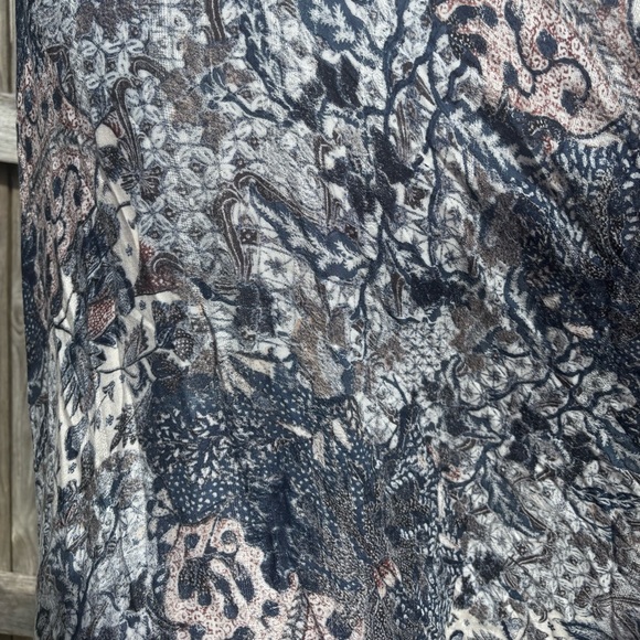 💝7 for $21 / Blue and Cream Floral Cover Up with Flare Sleeves - Picture 10 of 16